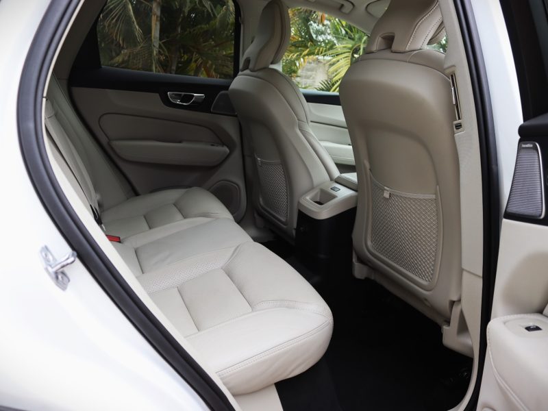 🚗 2018 Volvo XC60 T8 – White | Plug-in Hybrid SUV for Sale in Nairobi, Kenya