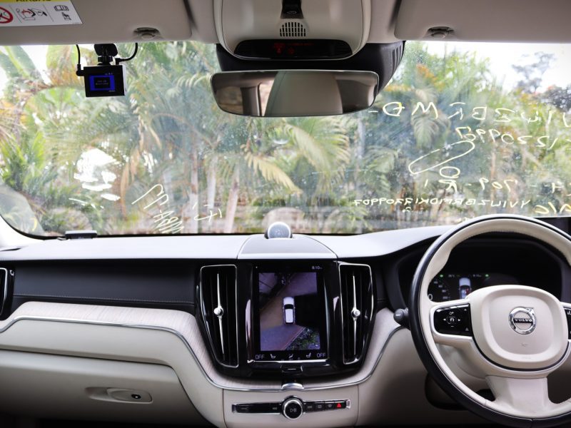 🚗 2018 Volvo XC60 T8 – White | Plug-in Hybrid SUV for Sale in Nairobi, Kenya