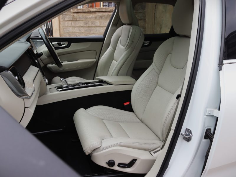 🚗 2018 Volvo XC60 T8 – White | Plug-in Hybrid SUV for Sale in Nairobi, Kenya