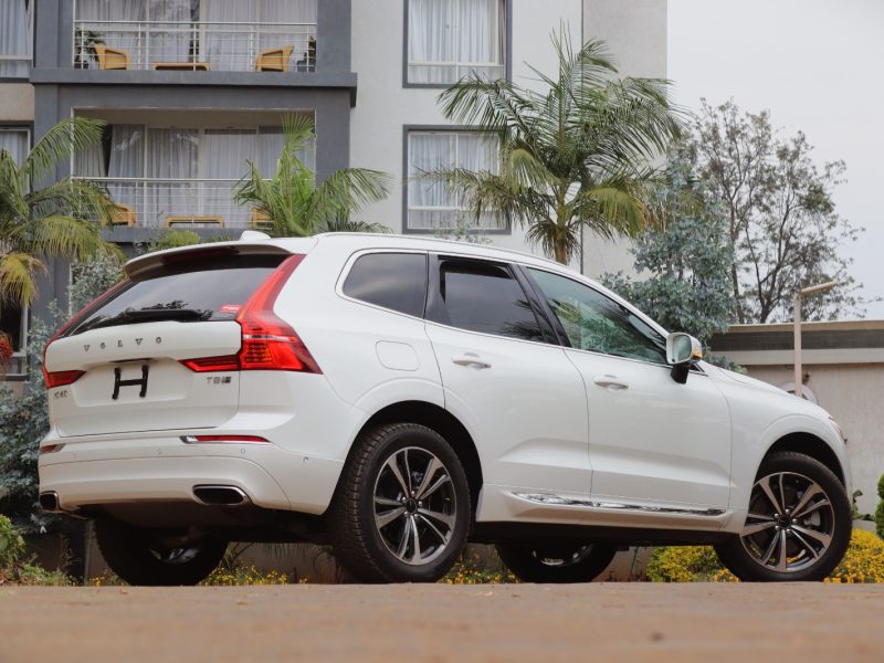 🚗 2018 Volvo XC60 T8 – White | Plug-in Hybrid SUV for Sale in Nairobi, Kenya