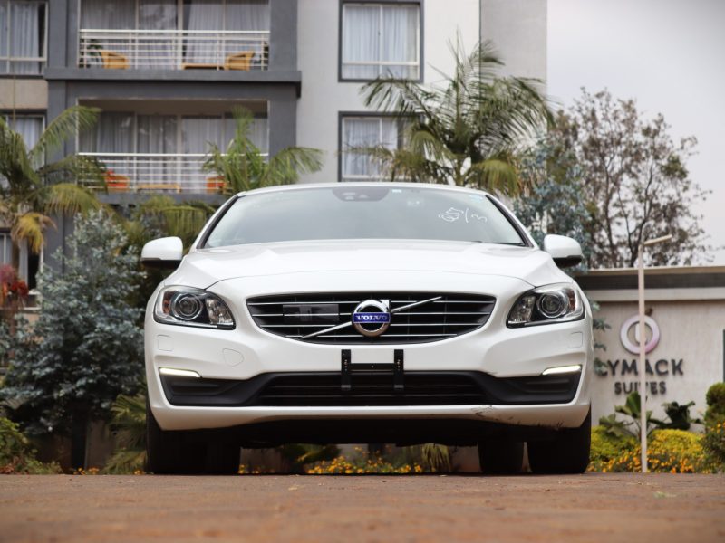 🚘 2018 Volvo V60 D4 White – Scandinavian Elegance on Wheels
