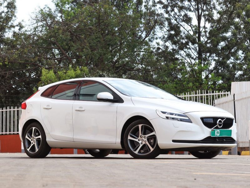 2018 Volvo V40 T3 – Sleek White Hatchback | Scandinavian Elegance with Modern Power 🚗✨