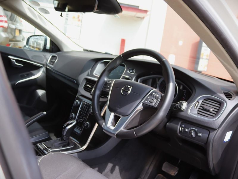 2018 Volvo V40 T3 – Sleek White Hatchback | Scandinavian Elegance with Modern Power 🚗✨