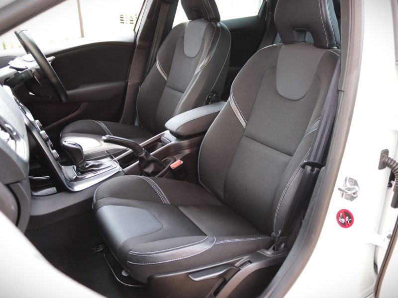 2018 Volvo V40 T3 – Sleek White Hatchback | Scandinavian Elegance with Modern Power 🚗✨