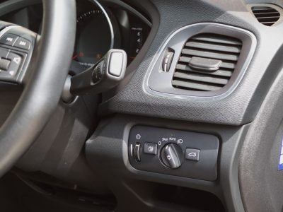 2018 Volvo V40 T3 – Sleek White Hatchback | Scandinavian Elegance with Modern Power 🚗✨
