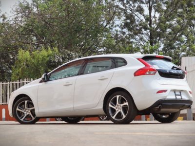 2018 Volvo V40 T3 – Sleek White Hatchback | Scandinavian Elegance with Modern Power 🚗✨