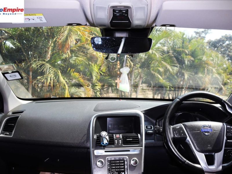 🚙 Volvo XC60 T5 – Silver – YOM 2014