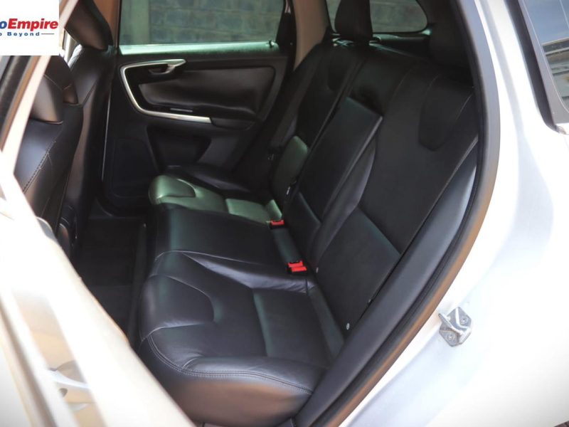 🚙 Volvo XC60 T5 – Silver – YOM 2014