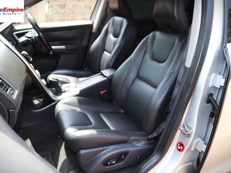 🚙 Volvo XC60 T5 – Silver – YOM 2014