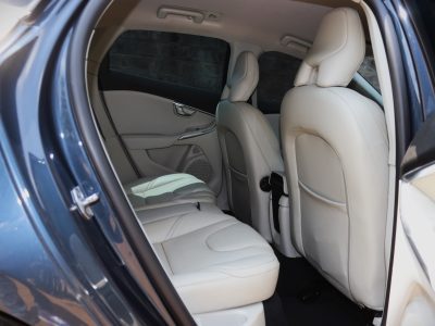 πΉ 2017 Volvo V40 β Dynamic Hatchback in Blue π