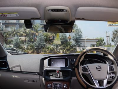 πΉ 2017 Volvo V40 β Dynamic Hatchback in Blue π