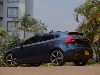 πΉ 2017 Volvo V40 β Dynamic Hatchback in Blue π