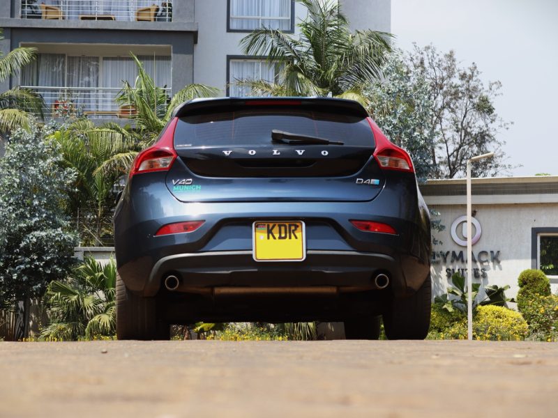 🔹 2017 Volvo V40 – Dynamic Hatchback in Blue 💙