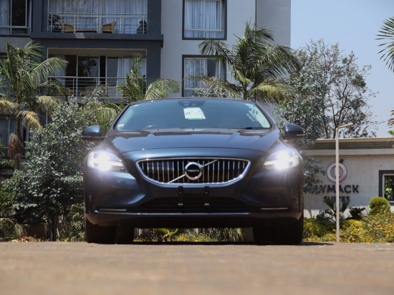 2018 Volvo V40 T3 Blue – Premium Hatchback with Scandinavian Style & Performance