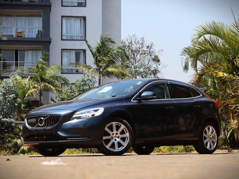 2018 Volvo V40 T3 Blue – Premium Hatchback with Scandinavian Style & Performance