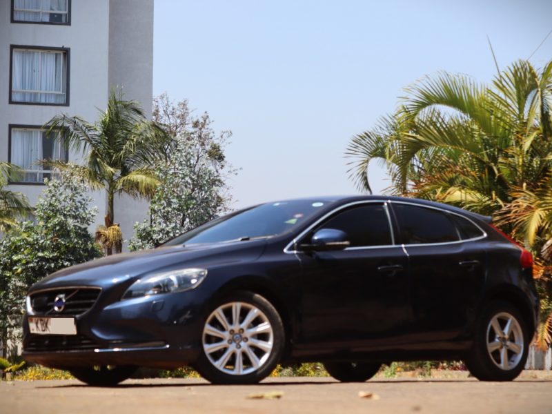 2016 Volvo V40 T4 Blue – Premium Hatchback with Turbocharged Power & Scandinavian Luxury