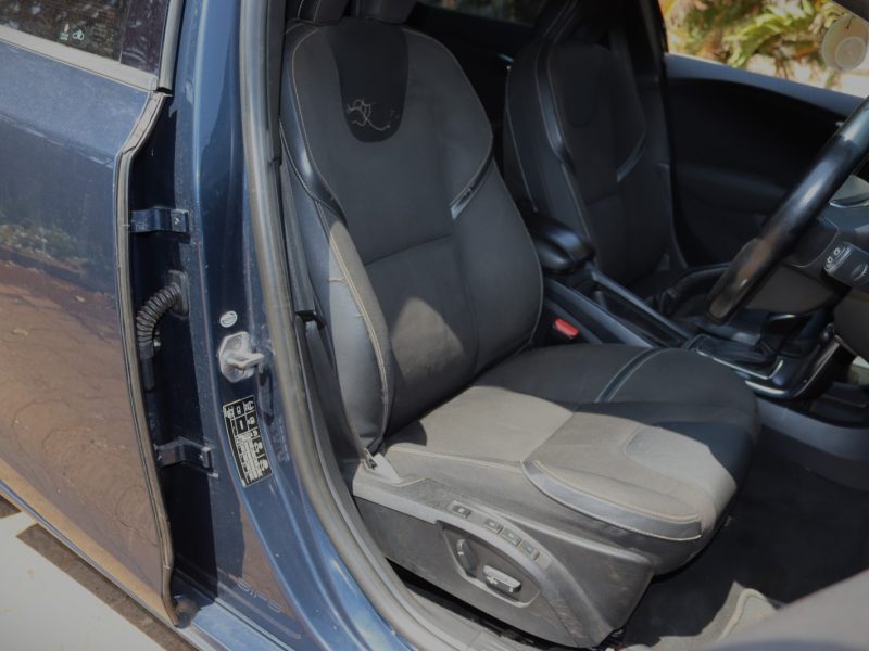 2016 Volvo V40 T4 Blue – Premium Hatchback with Turbocharged Power & Scandinavian Luxury