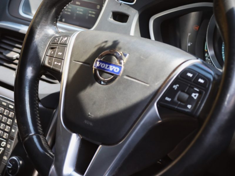 2016 Volvo V40 T4 Blue – Premium Hatchback with Turbocharged Power & Scandinavian Luxury