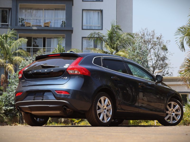 2016 Volvo V40 T4 Blue – Premium Hatchback with Turbocharged Power & Scandinavian Luxury