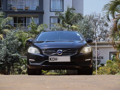 2014 Volvo V60 T4 Black β Scandinavian Luxury in a Sleek Estate
