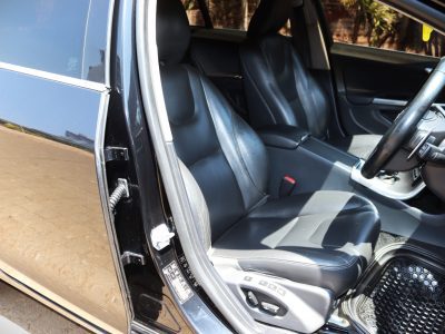 2014 Volvo V60 T4 Black β Scandinavian Luxury in a Sleek Estate