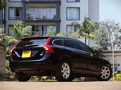 2014 Volvo V60 T4 Black β Scandinavian Luxury in a Sleek Estate