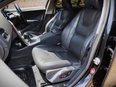 2014 Volvo V60 T4 Black β Scandinavian Luxury in a Sleek Estate