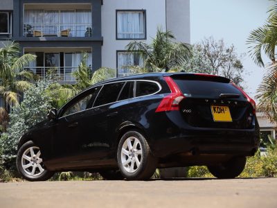 2014 Volvo V60 T4 Black β Scandinavian Luxury in a Sleek Estate