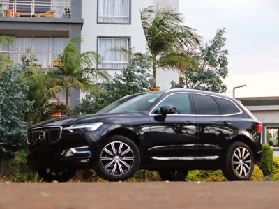 π 2018 Volvo XC60 D4 Inscription β Black