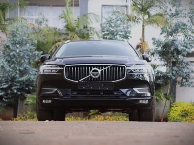 π 2018 Volvo XC60 D4 Inscription β Black
