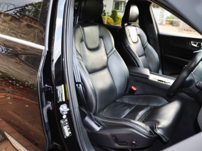 π 2018 Volvo XC60 D4 Inscription β Black