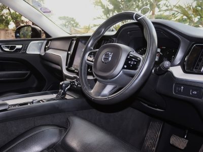 π 2018 Volvo XC60 D4 Inscription β Black