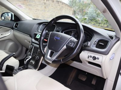 π 2018 Volvo V40 T4 β Sleek White Hatchback | KDK Plate | Luxury Meets Everyday Practicality