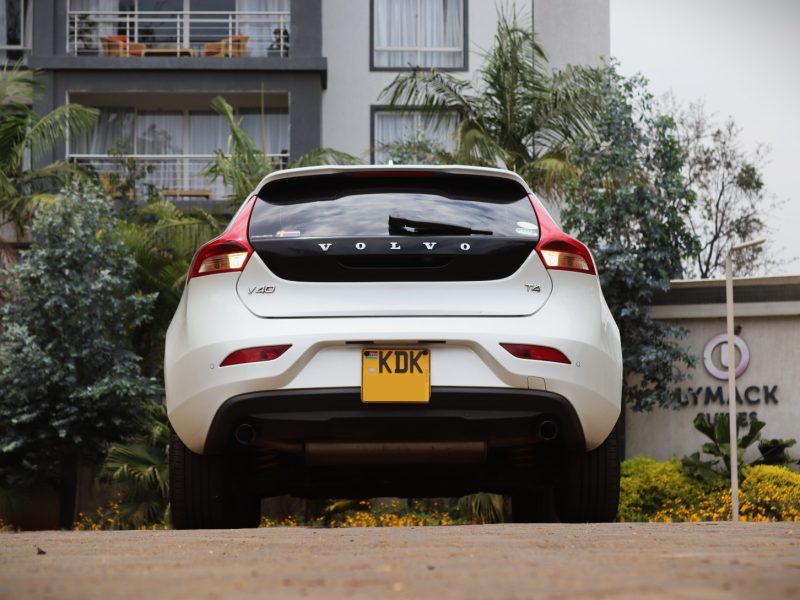 🌟 2018 Volvo V40 T4 – Sleek White Hatchback | KDK Plate | Luxury Meets Everyday Practicality