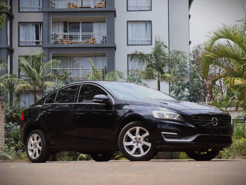 ๐ 2015 Volvo S60 T4 | 2000CC Petrol | Executive Sedan in Black