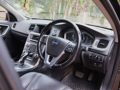 π 2015 Volvo S60 T4 | 2000CC Petrol | Executive Sedan in Black