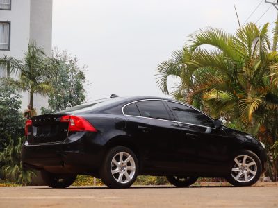 π 2015 Volvo S60 T4 | 2000CC Petrol | Executive Sedan in Black