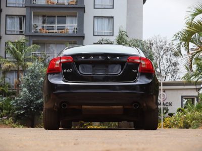 π 2015 Volvo S60 T4 | 2000CC Petrol | Executive Sedan in Black