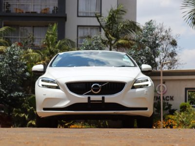 ⚪ 2018 Volvo V40 T3 – White | Compact Luxury Hatchback Redefined