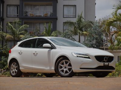 ⚪ 2018 Volvo V40 T3 – White | Compact Luxury Hatchback Redefined