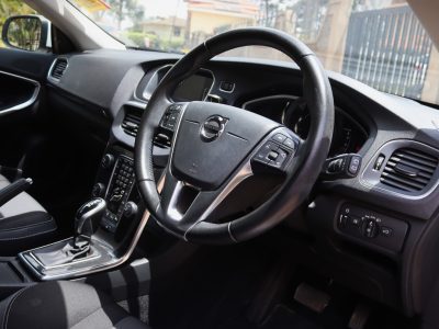 ⚪ 2018 Volvo V40 T3 – White | Compact Luxury Hatchback Redefined