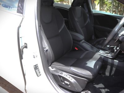 ⚪ 2018 Volvo V40 T3 – White | Compact Luxury Hatchback Redefined