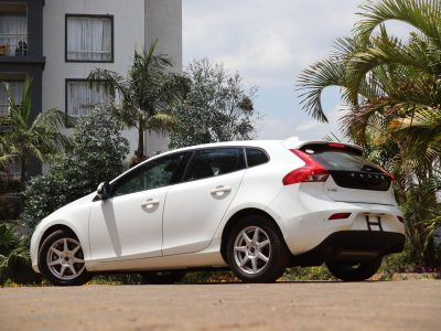 ⚪ 2018 Volvo V40 T3 – White | Compact Luxury Hatchback Redefined