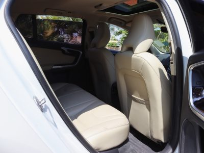 🚘 VOLVO V60 D4 2018 – Scandinavian Luxury Meets Precision Performance! ☀️