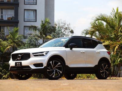 🔥 VOLVO XC40 R-DESIGN T5 2018 – White Elegance, Bold Power! 🤍🚗