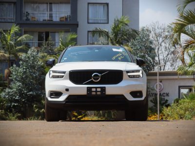 🔥 VOLVO XC40 R-DESIGN T5 2018 – White Elegance, Bold Power! 🤍🚗
