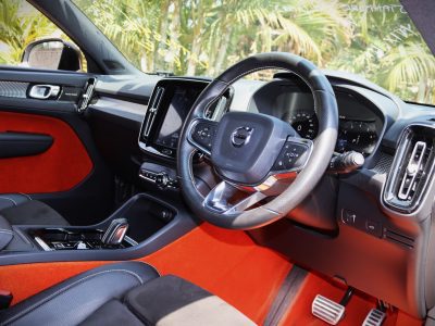 🔥 VOLVO XC40 R-DESIGN T5 2018 – White Elegance, Bold Power! 🤍🚗