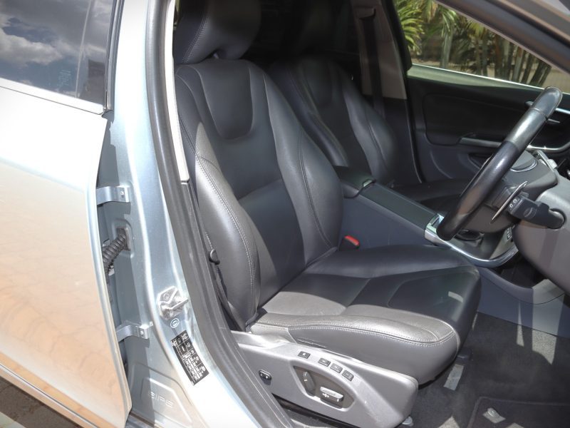 🚗 2015 VOLVO V60 T4 SILVER | SCANDINAVIAN ELEGANCE MEETS SPORTY PERFORMANCE ✨