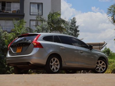🚗 2015 VOLVO V60 T4 SILVER | SCANDINAVIAN ELEGANCE MEETS SPORTY PERFORMANCE ✨