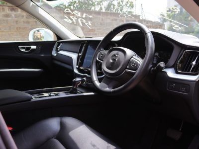 🤍 2019 VOLVO XC60 T5 — ELEGANCE MEETS POWER IN PURE WHITE! 🚙✨